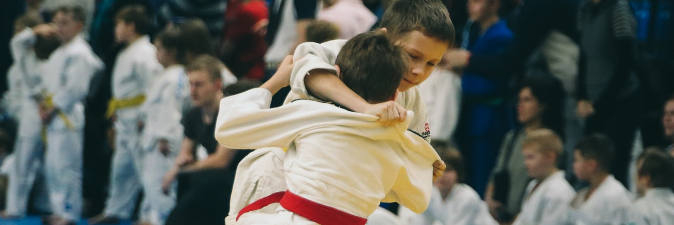 Practica Judo en el Centro Educativo La Amistad